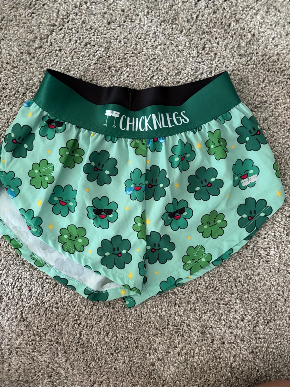 NEW WITHOUT TAGS Women’s chicknlegs running Green Clover Print Shorts